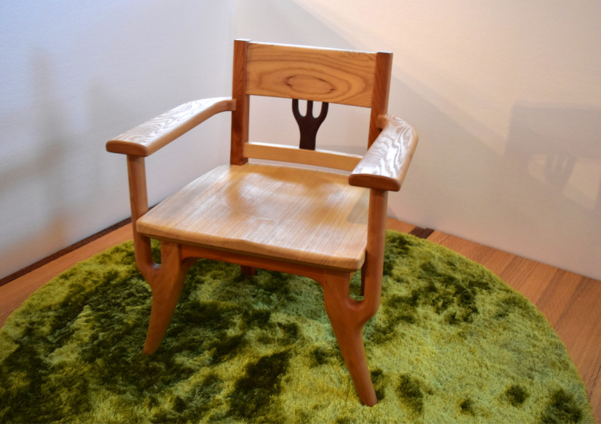 桐の椅子